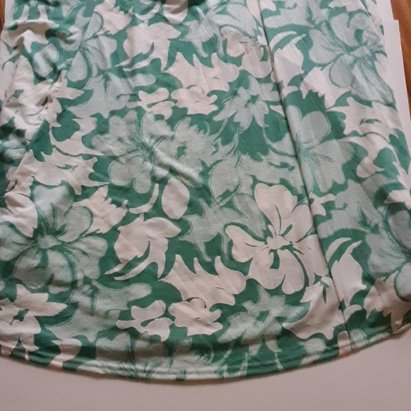 Green/white dress - Picture 2 of 2